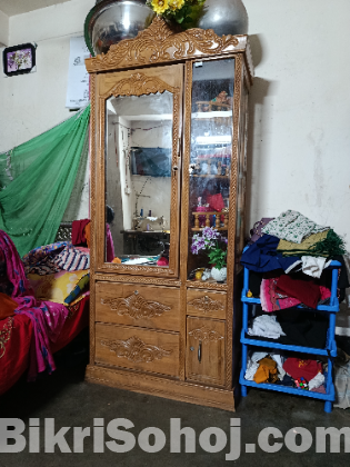ড্রেসিং টেবিল বিক্রি হবে।